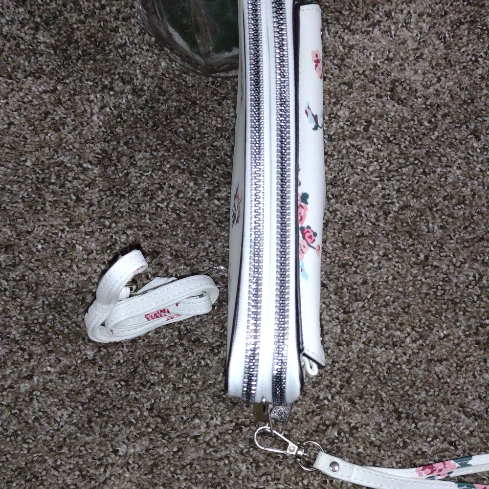 Elegant Floral Crossbody Bag with Stud Accents - Picture 14 of 17